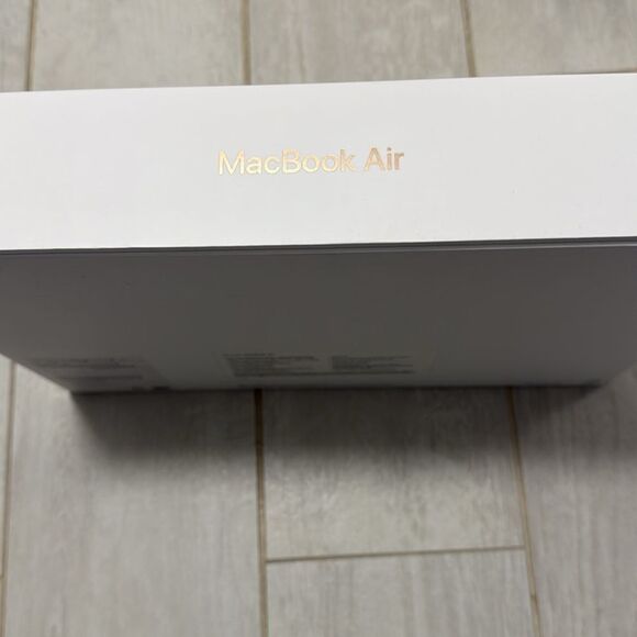 New Apple MacBook Air BOX - Picture 2 of 4